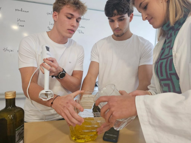 WhatsApp Image 2025-12-23 at 20.54.00 (2)